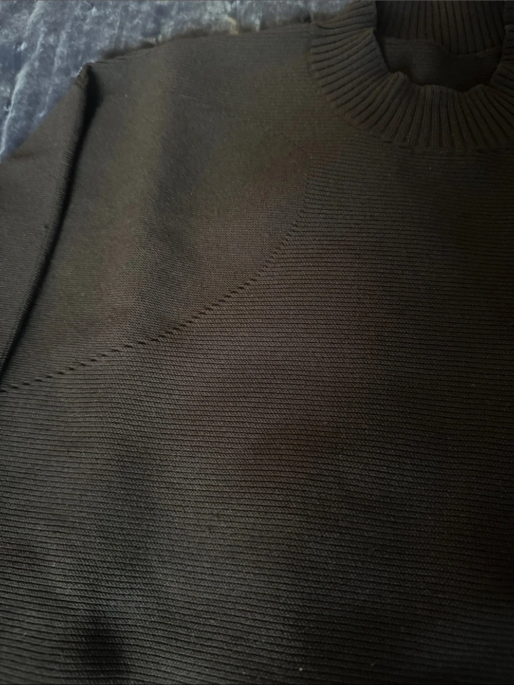 lululemon rare Women’s  Black Crewneck Sweater